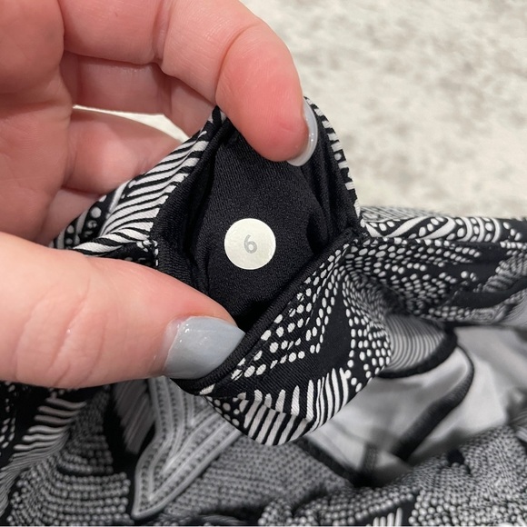 Lululemon Goal Crusher 7/8 Tight in Dottie Tribe White Black / Black - Picture 13 of 16